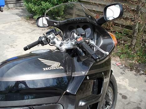 Honda cbr1000f sc24...SOLGT billede 8