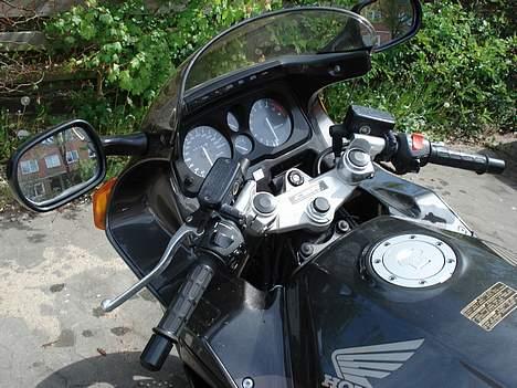 Honda cbr1000f sc24...SOLGT billede 9