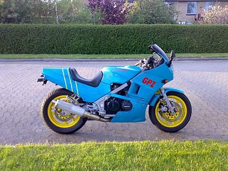Kawasaki GPZ 600 R (solgt) - Den er sgu da flot af dens alder... billede 1