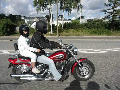 Suzuki VZ 800 Marauder - En fotograf fangede mig da vi var ude og køre Cancerbørn, billedet er fundet på nettet billede 3