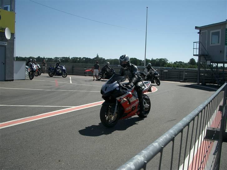 Suzuki GSX-R 750 K1 "solgt" - Pitten Padborgpark billede 14