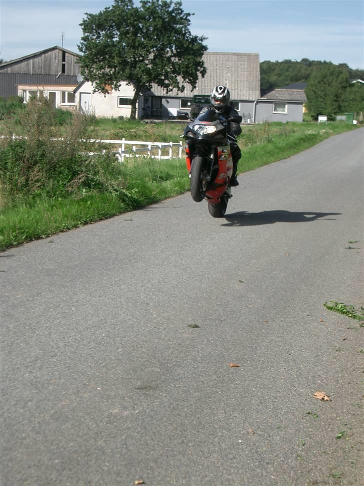 Suzuki GSX-R 750 K1 "solgt" - Pas på gassen! ;-) billede 15