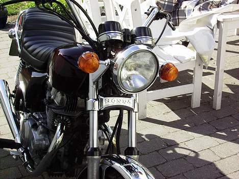 Honda CM400 billede 2