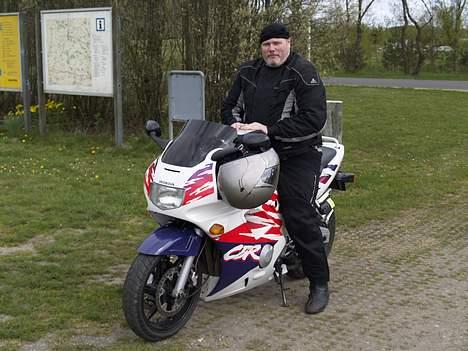 Honda CBR 600 F2 - Her er så Giraffen på sit ambulancefarvede lyn.... :) billede 9