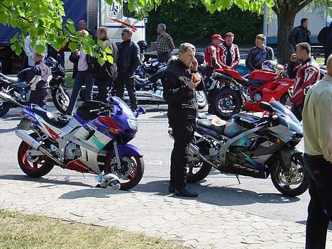 Kawasaki ZZr 600 - Min Kawa længst til venstre.. til Julemærkehjem-tur 5.5.2007 billede 8