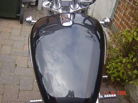 Suzuki Intruder vs 1400 - Sort/grå tank nyvokset billede 8