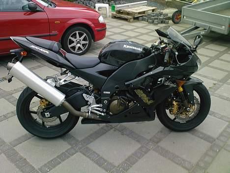 Kawasaki zx10r - Helt standard. Klistermærket ryger af en af de nærmeste dage billede 1