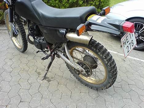 Yamaha DT 175 (Stjålet igen ) - ny bagsvinger og ny potte, og nummerpladen siger HE11, eller HELL billede 13