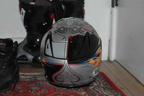 Honda CBR600F *solgt* - hmm ... måske skulle jeg begynde og støvsuge i hjørnerne osse :*/ billede 13