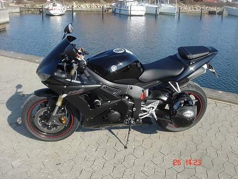 Yamaha YZF R6 - Arai rx-7 på siden. Kanon hjelm billede 1