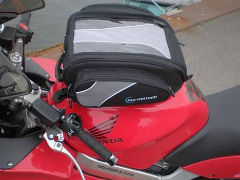 Honda VFR 800   - Sådan se den ud, når den sidder på. billede 11