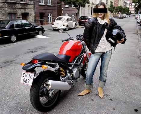 Ducati Monster 800 i.e. - og når man tager den røde dims af, er der plads til en passager billede 3