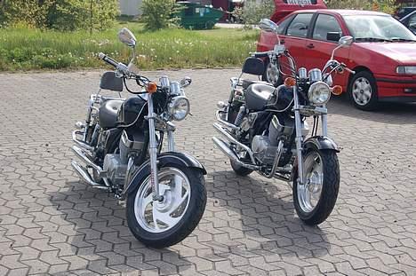 Lifan 250-4 Wide n' Low - Se forskellen på høden af cyklerne og styret.. Min til venstre, min fars til højre billede 3