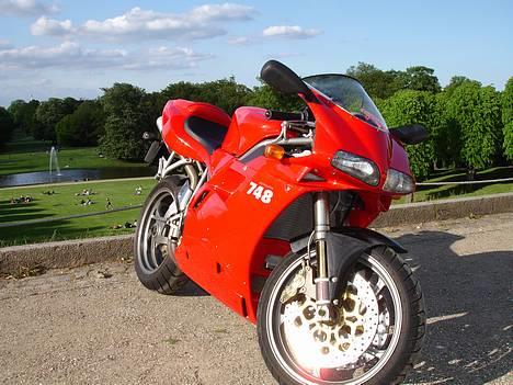 Ducati 748s - Ved Frederiksberg slot. billede 1