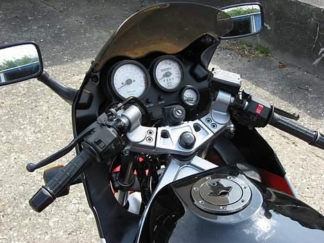 Kawasaki GPZ600R - SOLGT billede 3