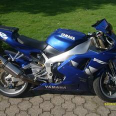 Yamaha R1