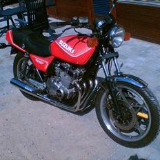 Suzuki GSX400F Katana