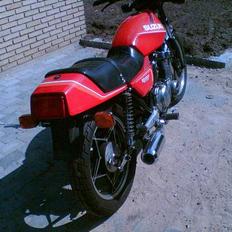 Suzuki GSX400F Katana