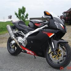 Aprilia RSV 1000 R (SOLGT) 