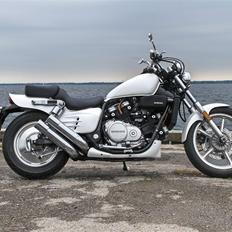 Honda super magna