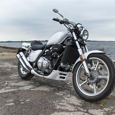 Honda super magna