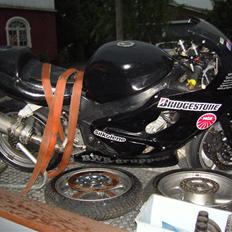 Triumph TT 600 BANEGED