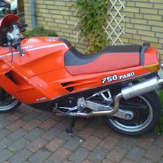 Ducati paso 750 (SOLGT)