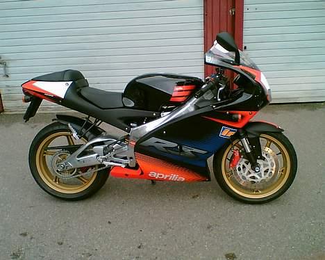 Aprilia RS 125 - SOLGT - - Forår ´06 - Billedet er taget lige da jeg havde købt den billede 3