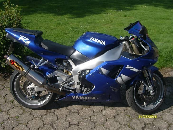 Yamaha R1 billede 1
