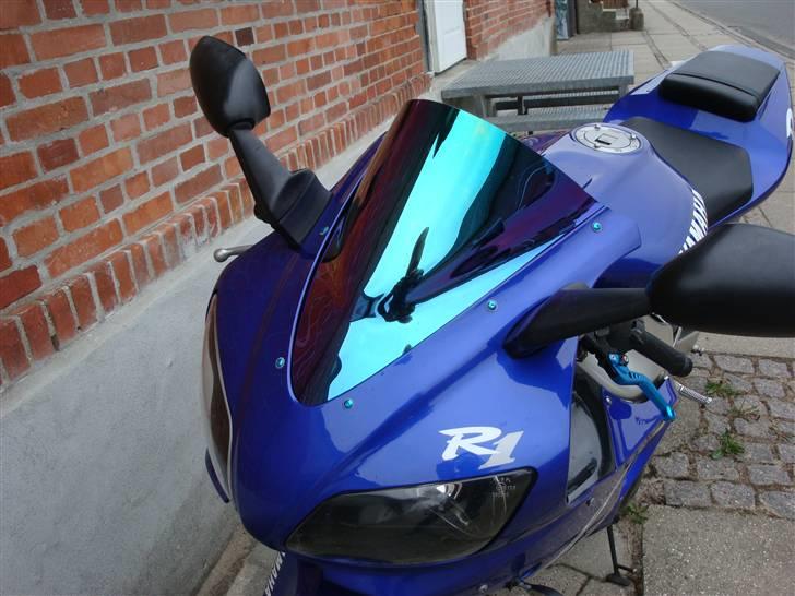Yamaha R1 billede 6