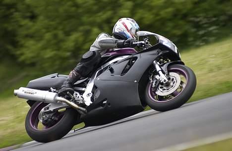 Yamaha R6 - På vej op mod hårnålen på Knutten 2005 billede 6