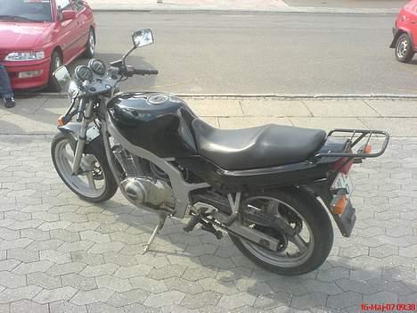 Suzuki GS 500E "SOLGT" billede 3