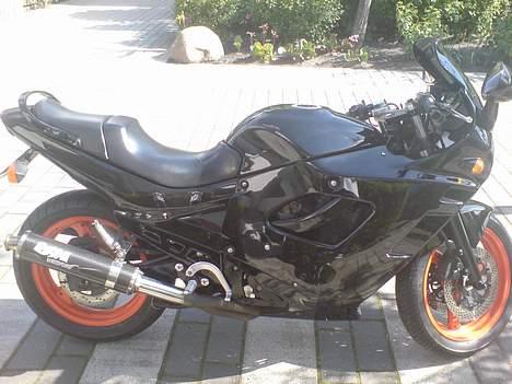 Suzuki Gsx 600 f - lidt ridser i potten er svært at udbedre når det er kulfiber  billede 2