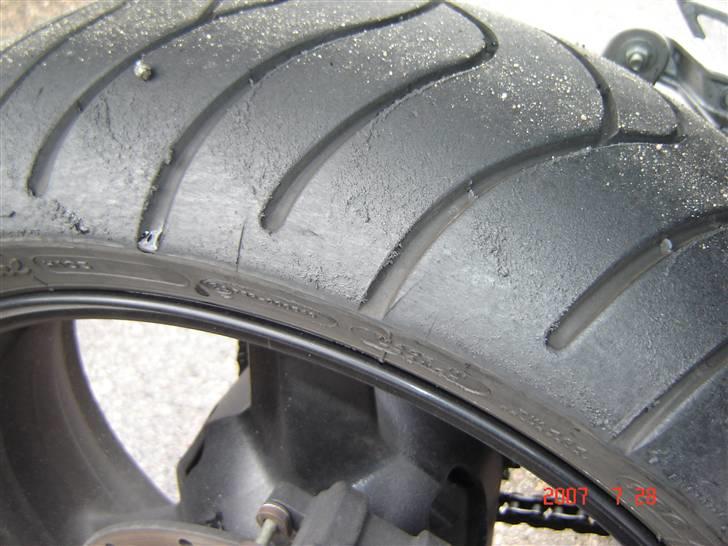 Suzuki SV 1000 N - bagdæk efter en hel dag på Knutstorp billede 9
