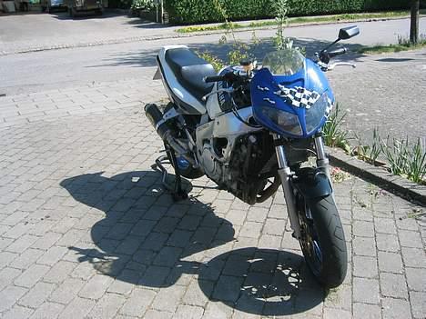 Yamaha FZR 1000  SOLGT billede 1