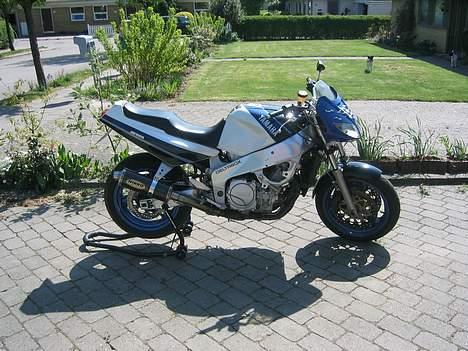 Yamaha FZR 1000  SOLGT billede 2