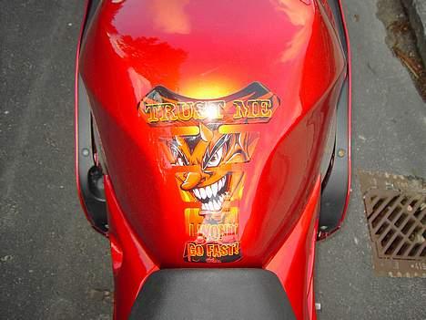 Suzuki RF 900 *død* billede 3