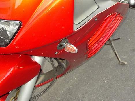 Suzuki RF 900 *død* billede 4