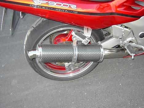 Suzuki RF 900 *død* billede 6