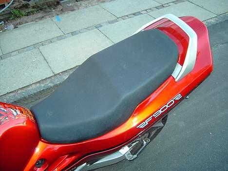 Suzuki RF 900 *død* billede 8