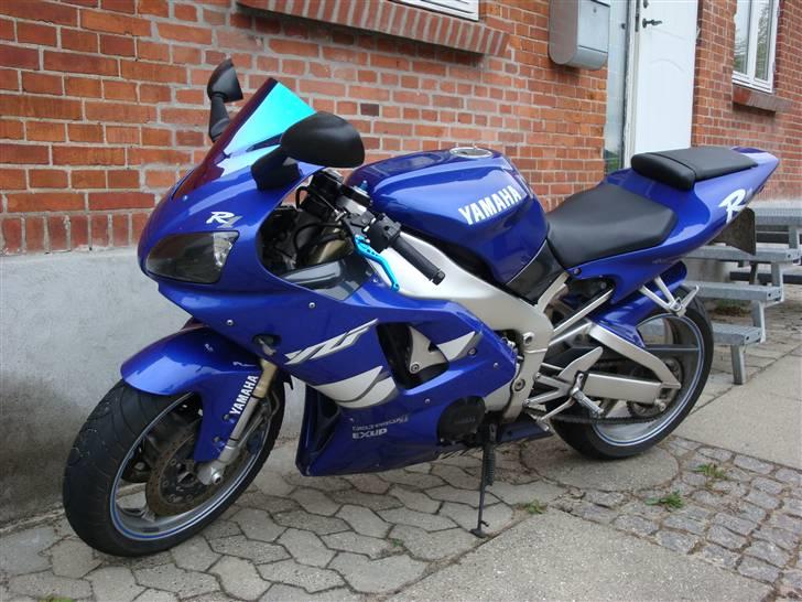 Yamaha R1 - nyeste :) med spejl forhøjer og blå greb :) billede 11