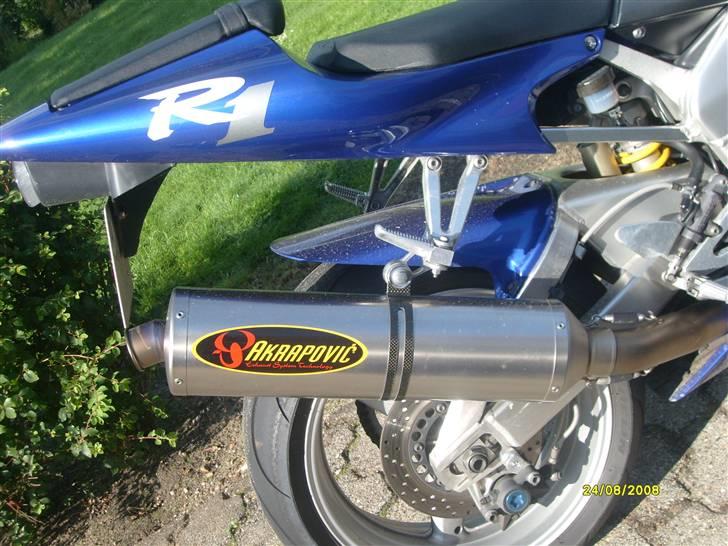 Yamaha R1 - alt plastiken er skåret væk + hvide bag lygte billede 14