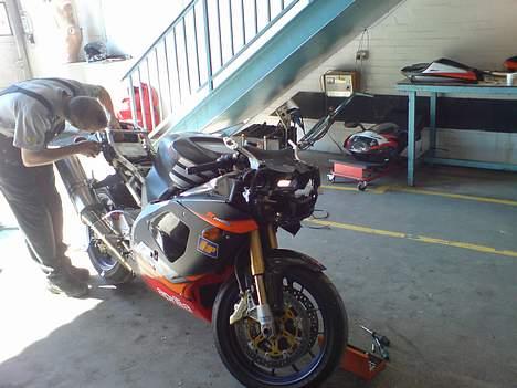 Aprilia RSV mille R **SOLGT** - Hvad, -streetfighter ? Nej da... Der blir bare monteret alarm. billede 6