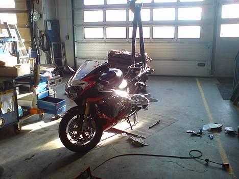 Aprilia RSV mille R **SOLGT** - Dæk skift !! Med overstørrelse MC løfter ;O) billede 12