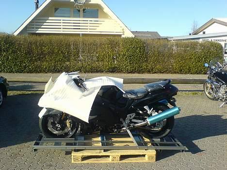 Suzuki Hayabusa SOLGT!! - Lige modtaget ved forhandler, hjalp selv med at få den af pallen ;-) billede 2