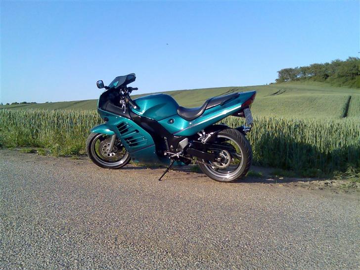 Suzuki RF 600 R billede 4