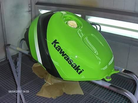 Kawasaki zx6r - resultat efter 6 gange klarlak:-) billede 2