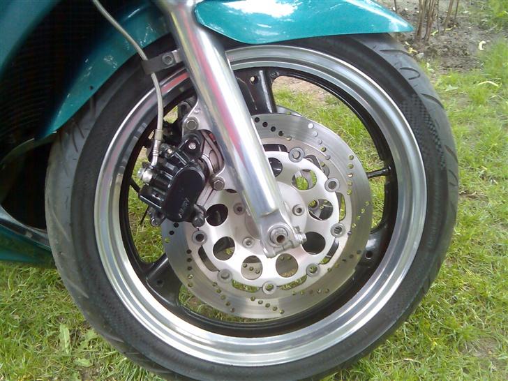 Suzuki RF 600 R billede 8