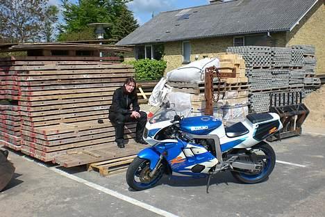 Suzuki gsxr 400 (totalskadet) - 20.05.07 tur med kærsten bag på, og det fik faktisk godt billede 8