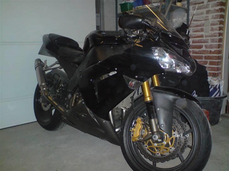 Kawasaki ZX-10R  SOLGT - Niels H garage.. 23 grader. Mange tak til ham.. :-) billede 3